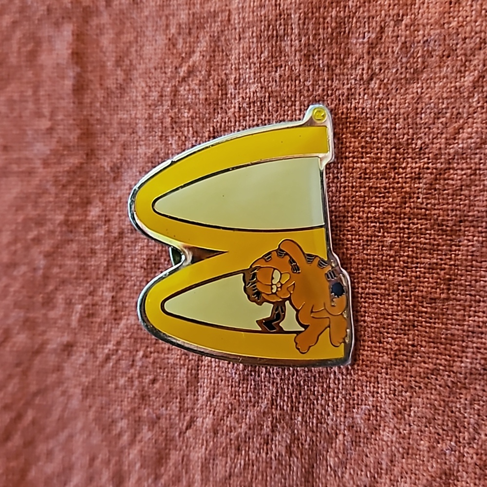 McDonald's Garfield pin